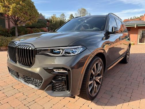 2022 BMW X7 M50i