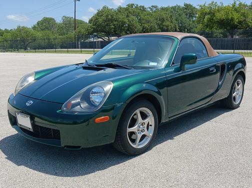 Green 2002 Toyota MR2 Spyder