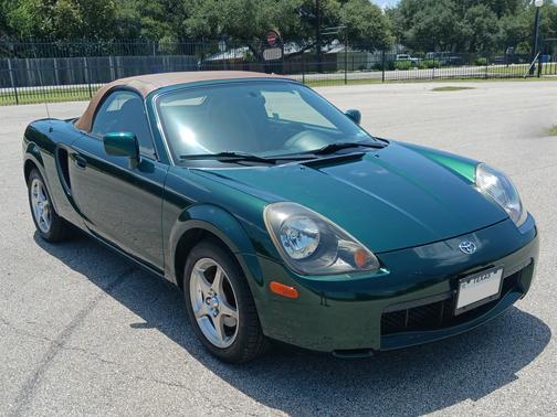 Green 2002 Toyota MR2 Spyder