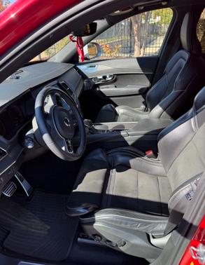 2019 Volvo XC90 T6 R-Design