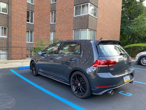 Photo 3 of 14 of 2019 Volkswagen Golf GTI 2.0T Rabbit Edition 4-Door