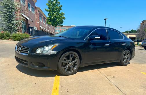 Photo 1 of 6 of 2014 Nissan Maxima SV