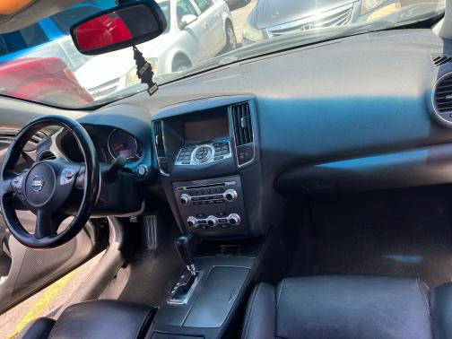 Photo 4 of 6 of 2014 Nissan Maxima SV
