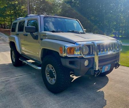 Beige 2007 Hummer H3 Base