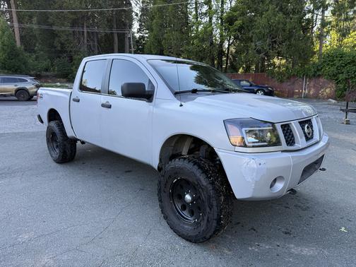 Silver 2005 Nissan Titan XE Crew Cab