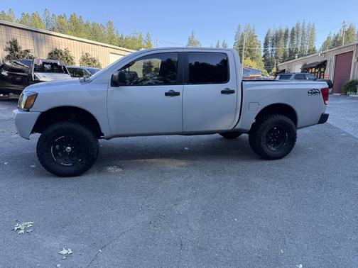 Silver 2005 Nissan Titan XE Crew Cab