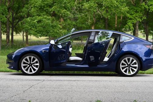 Blue 2019 Tesla Model 3 Long Range