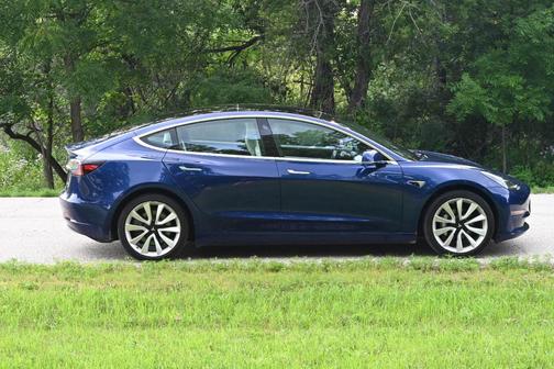 Blue 2019 Tesla Model 3 Long Range
