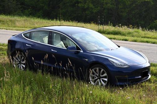Blue 2019 Tesla Model 3 Long Range