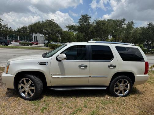 White 2007 Cadillac Escalade Base