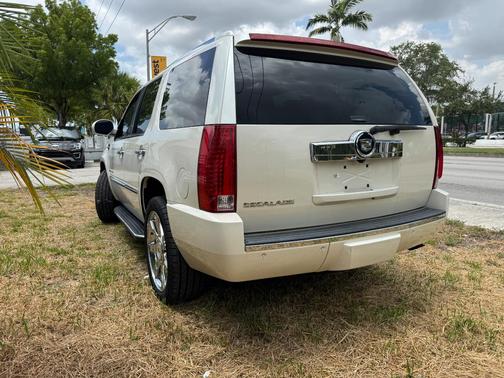 White 2007 Cadillac Escalade Base