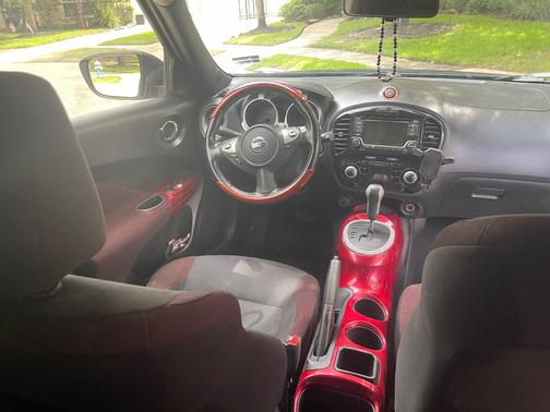 Black 2015 Nissan Juke SV