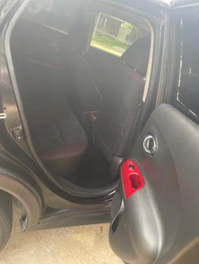 Black 2015 Nissan Juke SV