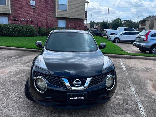 Black 2015 Nissan Juke SV