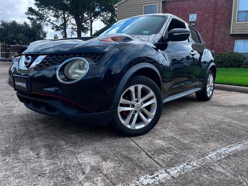 Black 2015 Nissan Juke SV