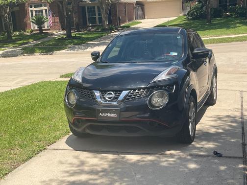 Black 2015 Nissan Juke SV