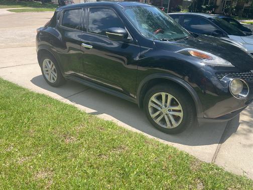 Black 2015 Nissan Juke SV