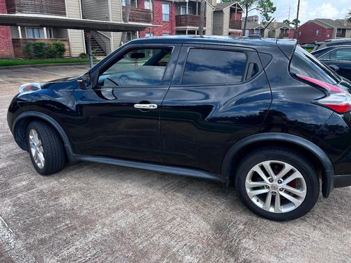 Black 2015 Nissan Juke SV