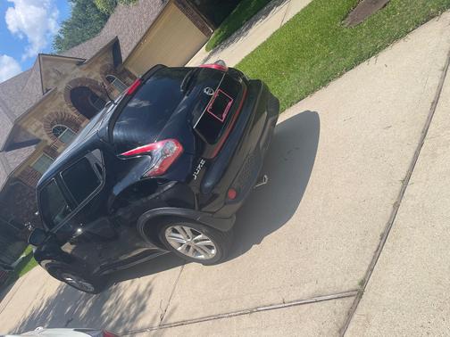 Black 2015 Nissan Juke SV