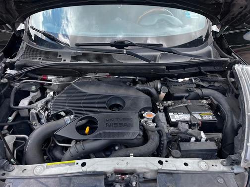 Black 2015 Nissan Juke SV