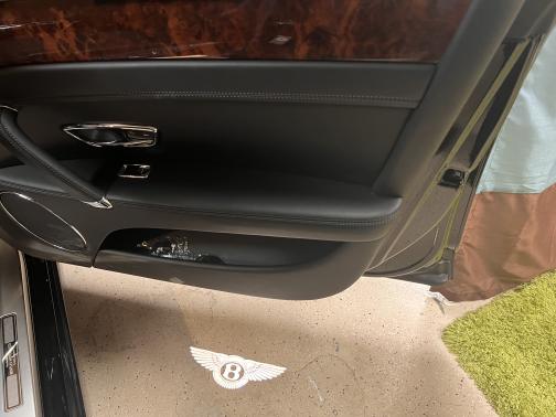 Photo 4 of 11 of 2015 Bentley Flying Spur W12