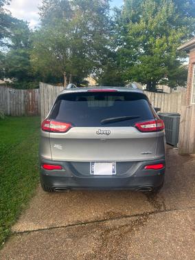 Gray 2017 Jeep Cherokee Latitude