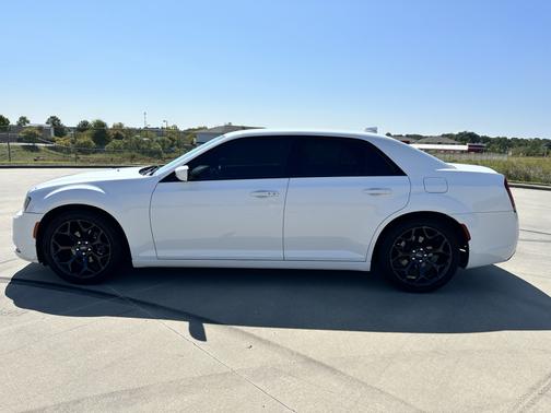 2019 Chrysler 300 S