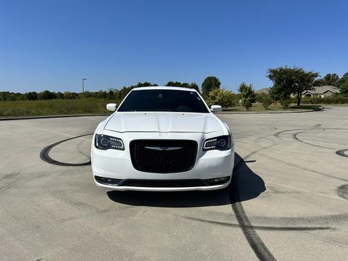 2019 Chrysler 300 S