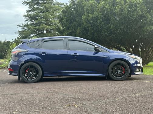 2017 Ford Focus ST Base