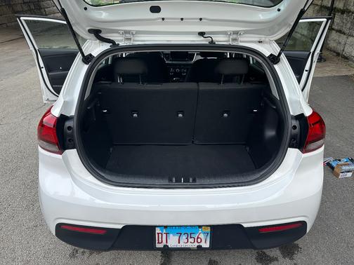 White 2022 Kia Rio S