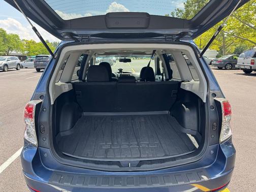 Blue 2011 Subaru Forester 2.5 X Premium