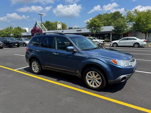 Blue 2011 Subaru Forester 2.5 X Premium