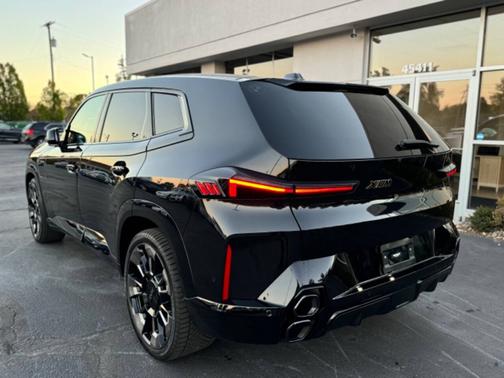 2023 BMW XM Base
