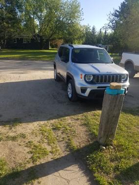 Photo 2 of 3 of 2019 Jeep Renegade Sport