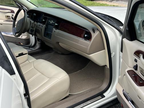 2005 Lincoln Town Car Signature