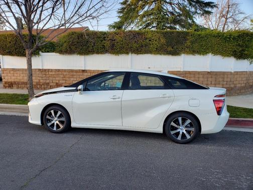White 2019 Toyota Mirai Base