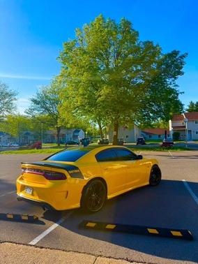 Yellow 2018 Dodge Charger R/T 392