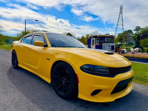 Yellow 2018 Dodge Charger R/T 392