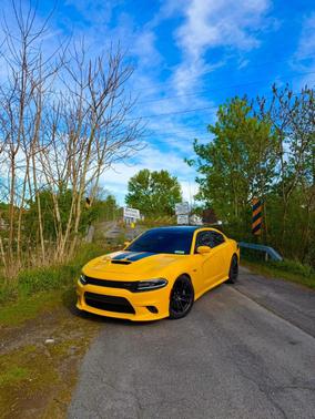 Yellow 2018 Dodge Charger R/T 392