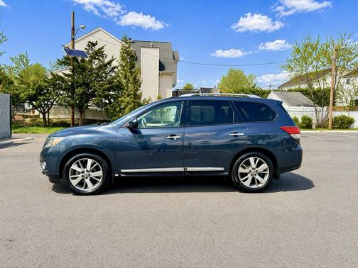 Blue 2015 Nissan Pathfinder Platinum