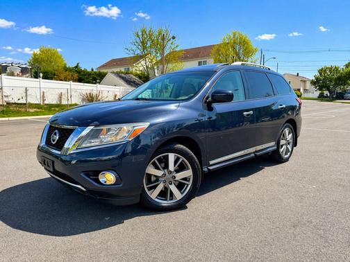 Blue 2015 Nissan Pathfinder Platinum