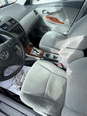 Gray 2009 Toyota Corolla LE
