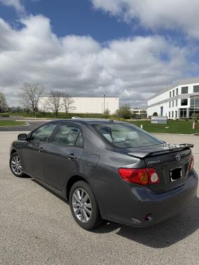 Gray 2009 Toyota Corolla LE
