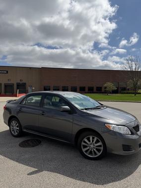 Gray 2009 Toyota Corolla LE
