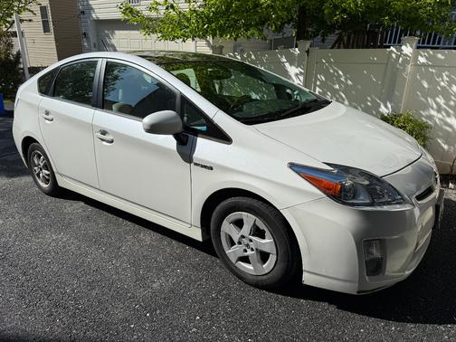 White 2010 Toyota Prius IV