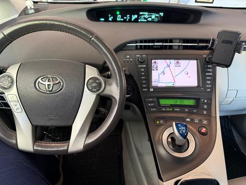 White 2010 Toyota Prius IV