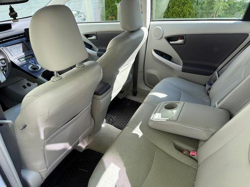 White 2010 Toyota Prius IV