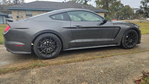2017 Ford Shelby GT350 Base