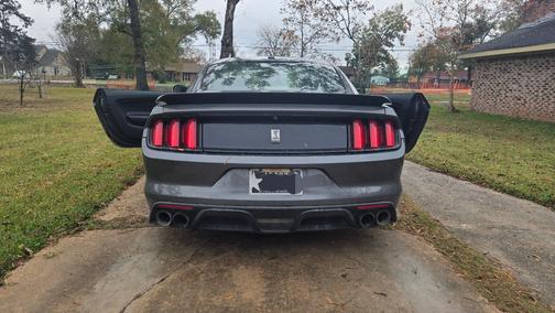 2017 Ford Shelby GT350 Base
