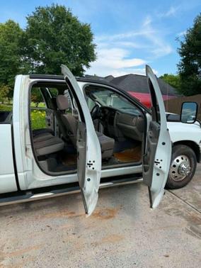 White 2004 Dodge Ram 3500 Laramie Quad Cab DRW